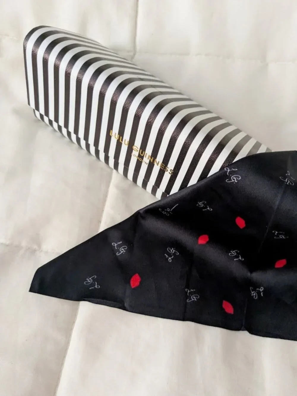 Lulu Guinness Magnetic Trifold Eyewear Case Sunglasses Eye Glasses Striped NWOT